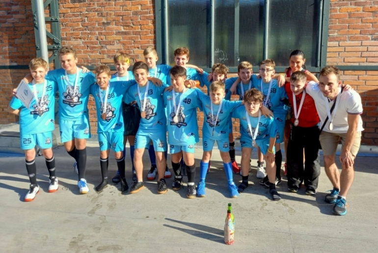 Máme hned dvě medaile! Úspěch karvinských florbalistů na mezinárodním turnaji Ostrava Cup!